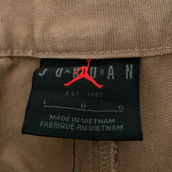 New Jordan Women’s Standard Fit Chicago Pants Archaeo Brown Size Large